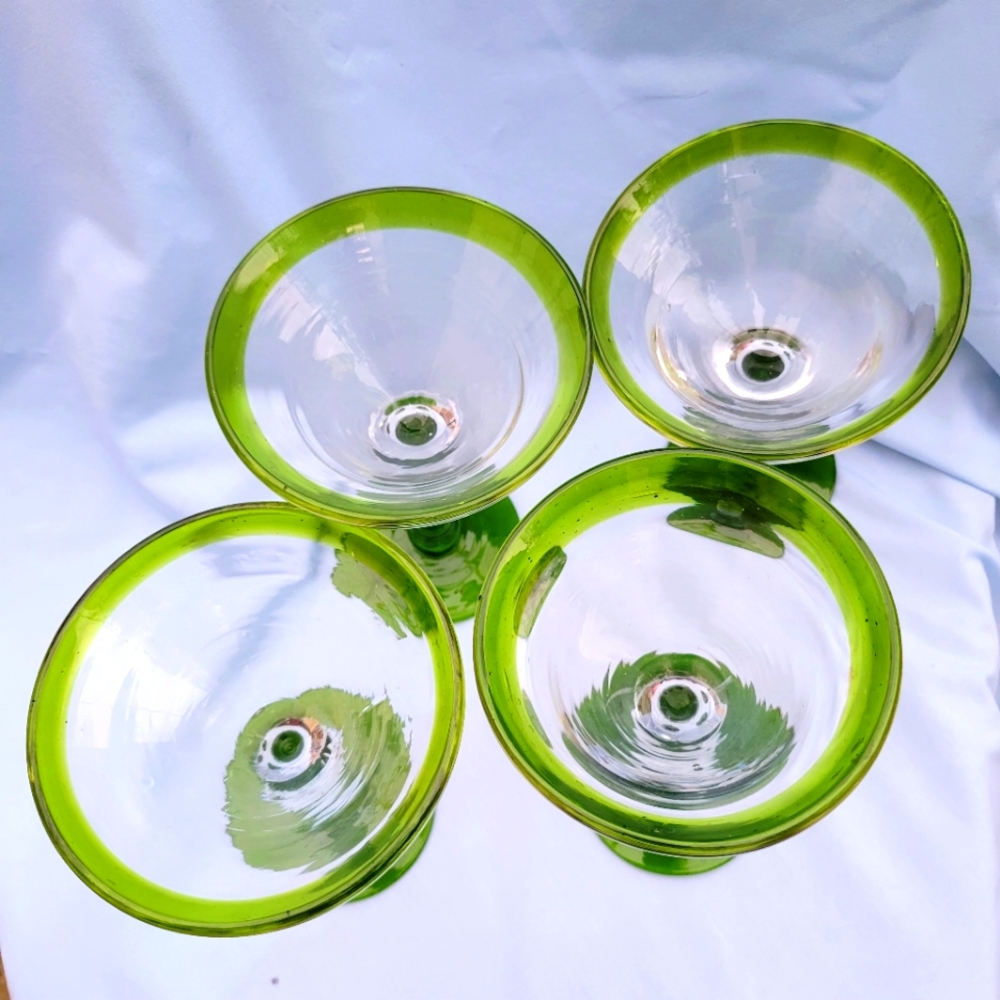Mexican Hand Blown Martini Cocktail Set 4 Glasses Green Rim & Bas - Picture 3 of 4
